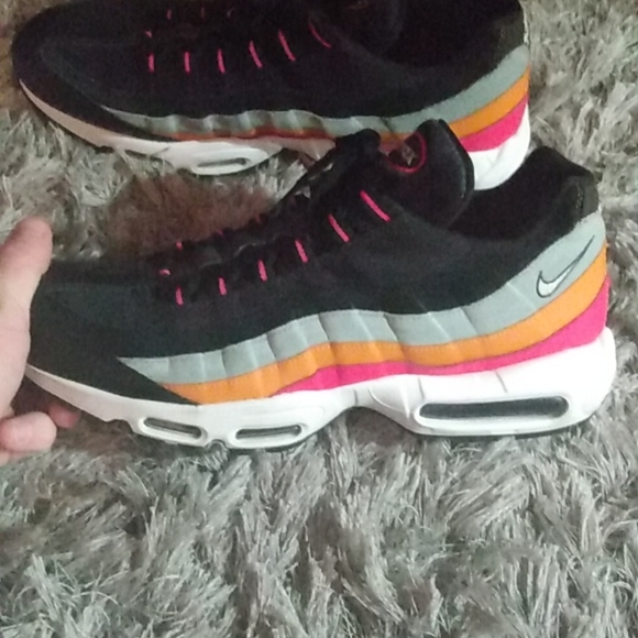 Air max - Picture 1 of 2